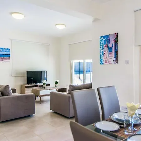 In Sleeps 6 Includes Swimming Pool Air Con And Wifi 1
