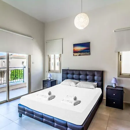 In Sleeps 6 Includes Swimming Pool Air Con And Wifi 1 فيلة Polis