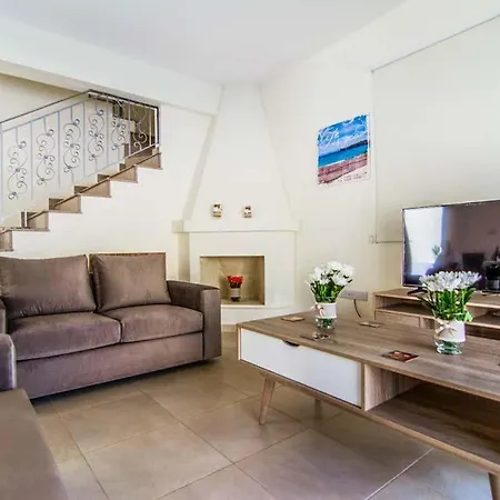 In Sleeps 6 Includes Swimming Pool Air Con And Wifi 1 Polis