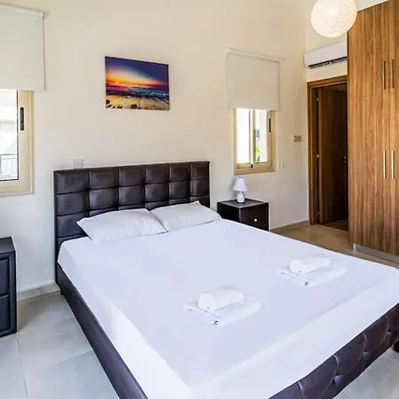 In Sleeps 6 Includes Swimming Pool Air Con And Wifi 1 Villa *