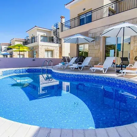 In Sleeps 6 Includes Swimming Pool Air Con And Wifi 1
